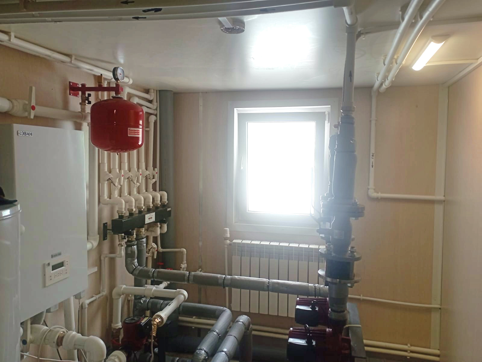 Внутренние коммуникации в блок-контейнере