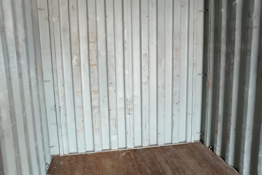 Морской контейнер 20 футов бу внутри