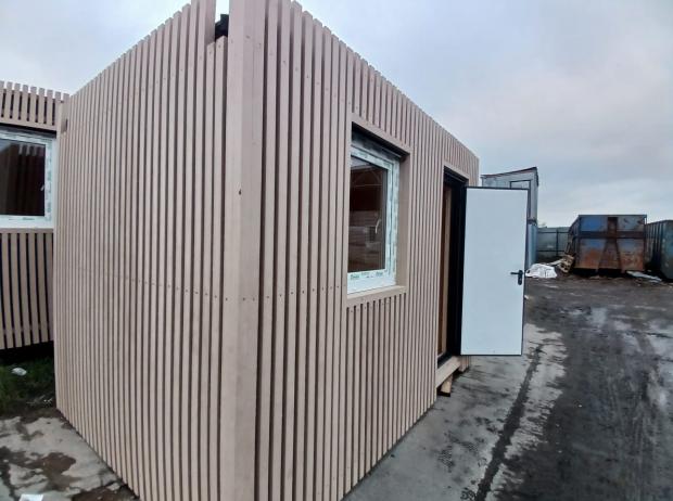 Два блок-контейнера с декоративной отделкой стен