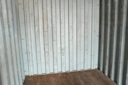 Морской контейнер 20 футов бу внутри