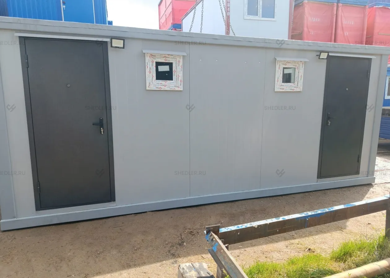 Сантехнический блок-контейнер с душевыми в Сочи