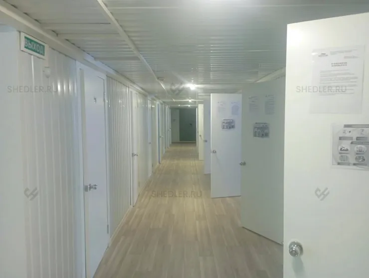 Коридор в модульном здании SHEDLER