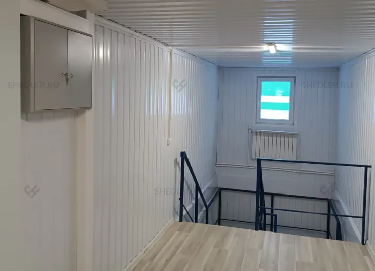 Внутренняя лестница модульного здания SHEDLER