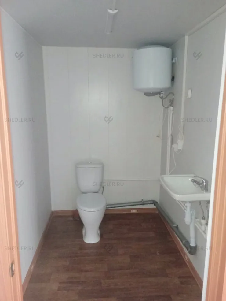 Внутренняя отделка и наполнение санузла в офисном помещении