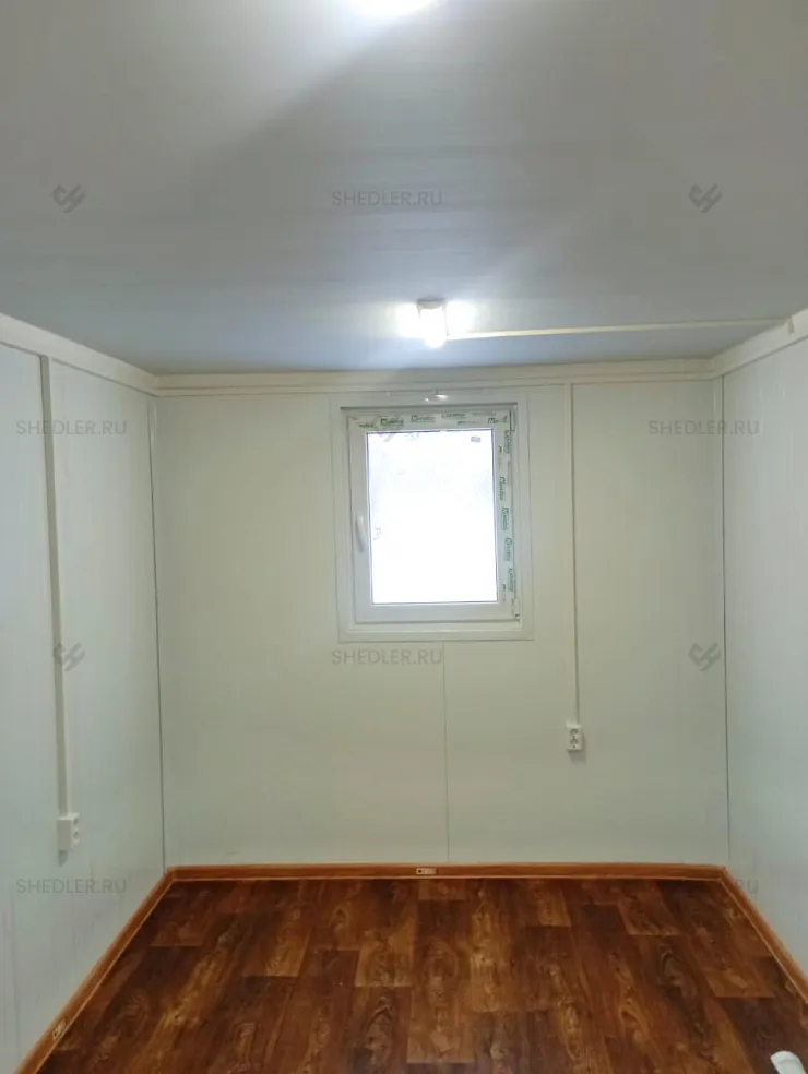 Установка окон в модульном офисе