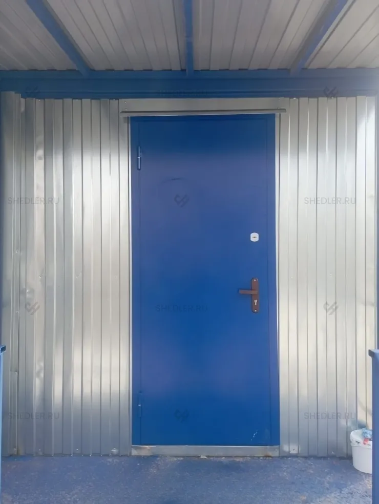 Входная группа в модульном здании