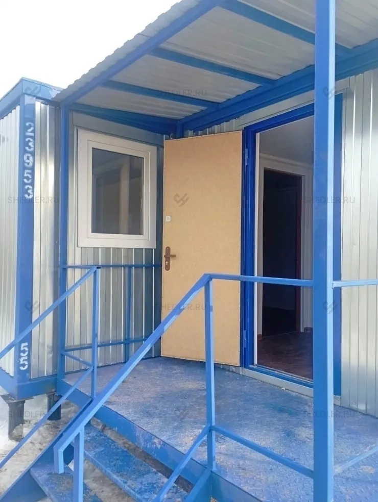 Крыльцо для удобства входа в здание