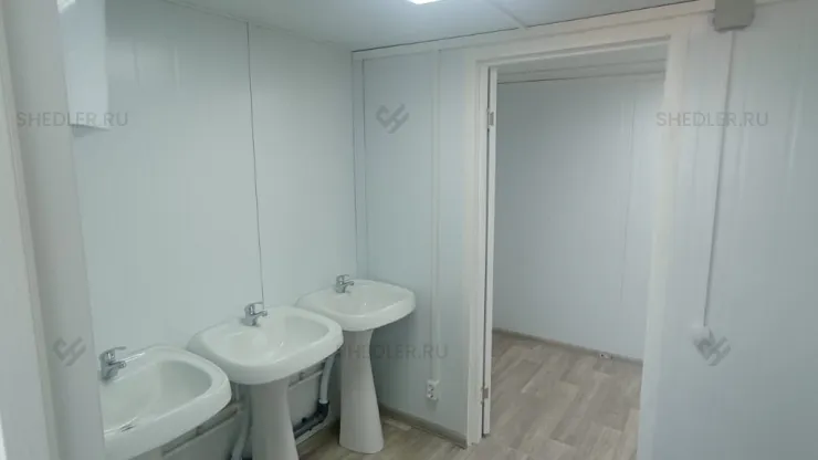 Сантехнический блок в модульном здании