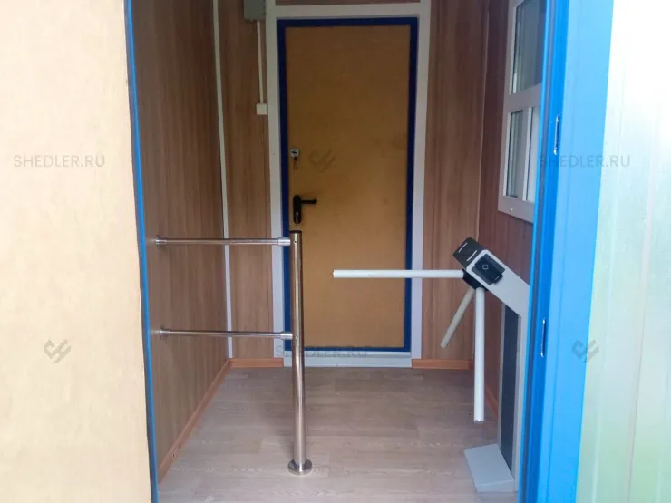 Турникет в здании проходной