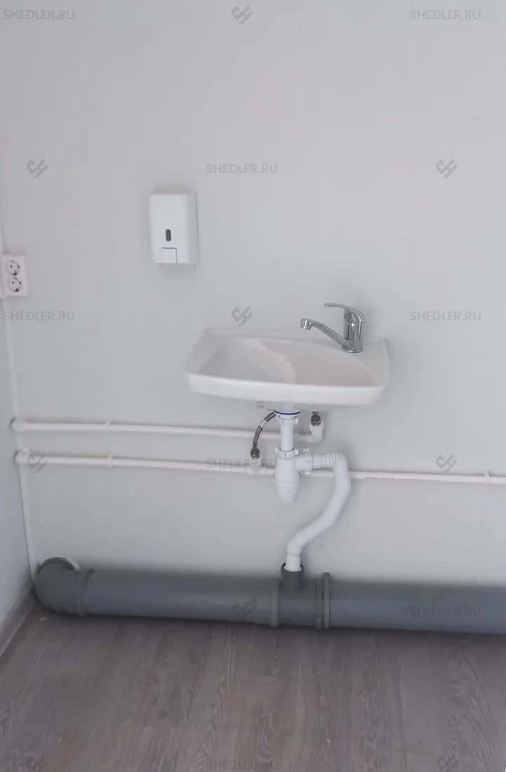 Модульное двухэтажное здание SHEDLER из 26-ти блок-контейнеров на ЖД станции Белый Раст с санузлом