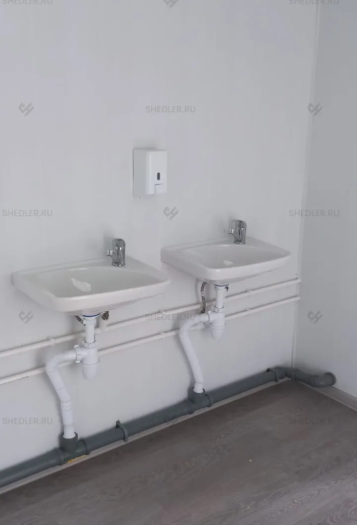 Модульное двухэтажное здание SHEDLER из 26-ти блок-контейнеров на ЖД станции Белый Раст с раковинами