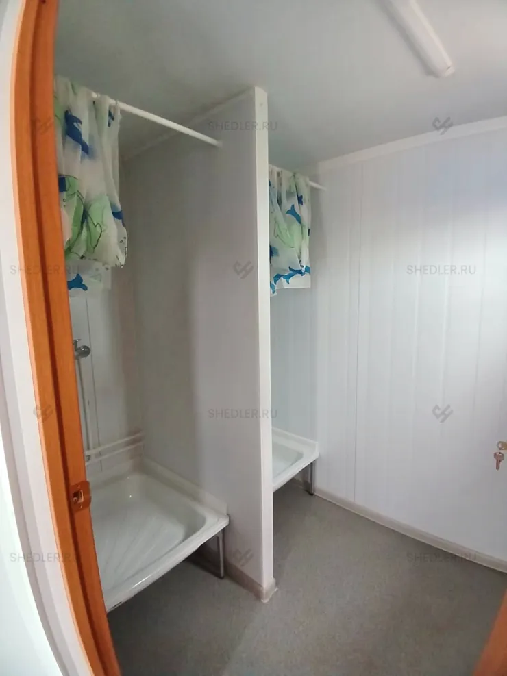 Душевые кабины в здании