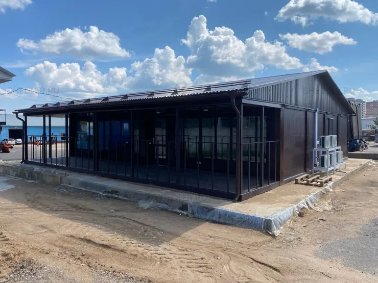 Быстровозводимое модульное здание из 10 блок-контейнеров из сэндвич-панелей в Московской области снаружи