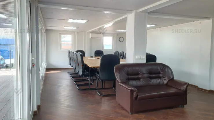 Быстровозводимое модульное здание из 10 блок-контейнеров из сэндвич-панелей в Московской области мебель