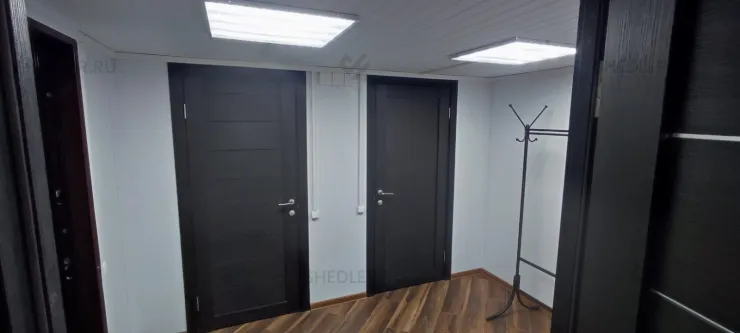 Модульное здание из 10 блок-контейнеров из сэндвич-панелей в Московской области Сергиев Посад двери