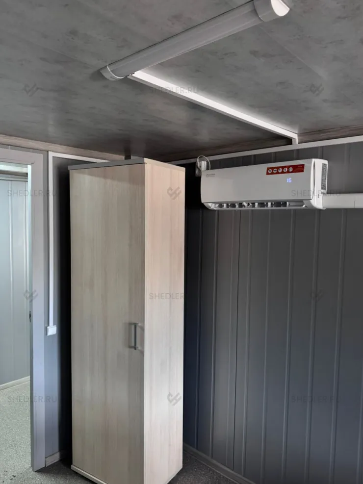 Модульное здание из 36 блок-контейнеров из сэндвич-панелей в городе Москве 