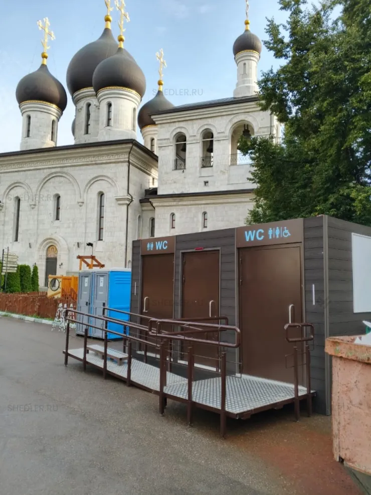 Удобный автономный модульный туалет на 2 кабинки в Москве