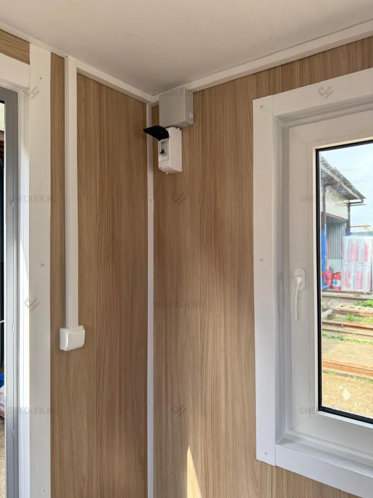 Пост охраны с окном в Москве