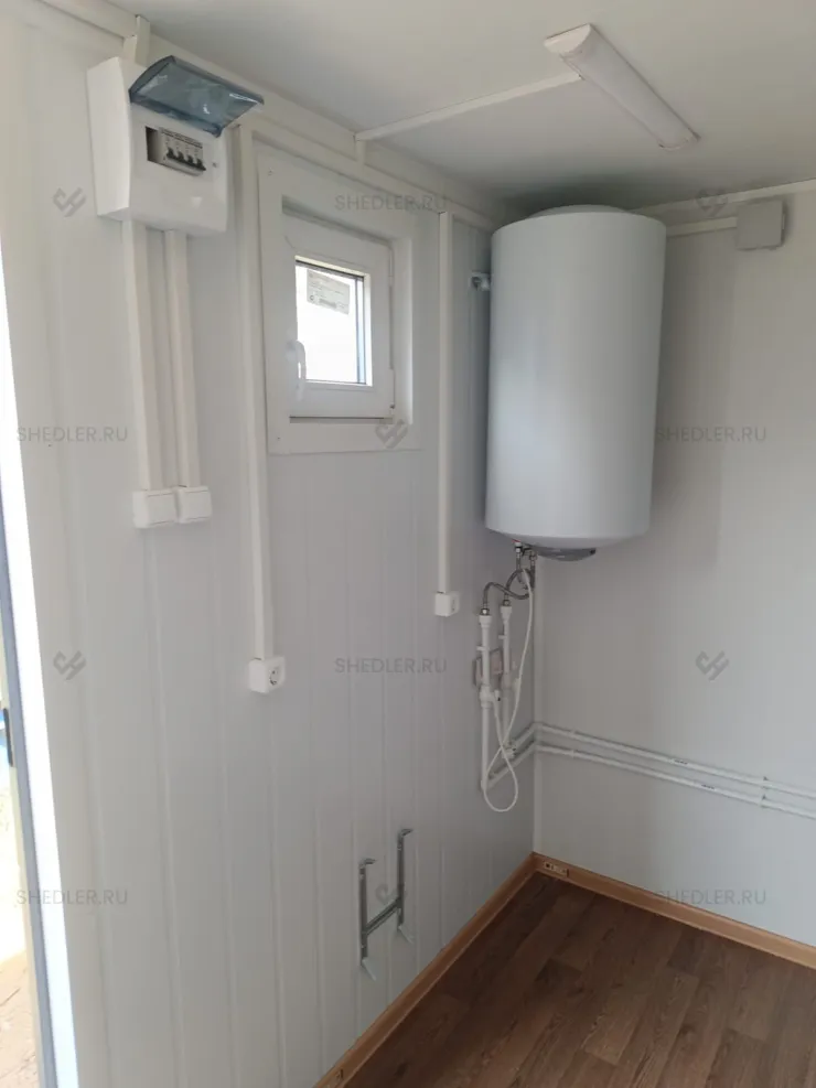 Прочный сантехнический блок-контейнер с душевыми в Сочи