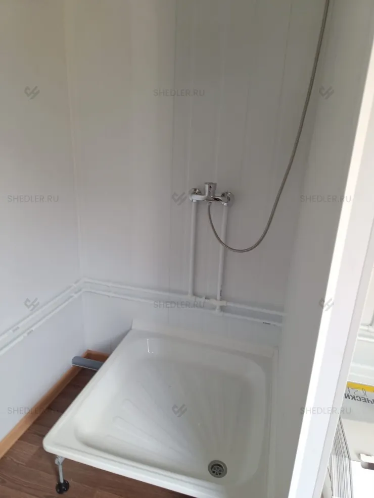 Надежный сантехнический блок-контейнер с душевыми в Сочи