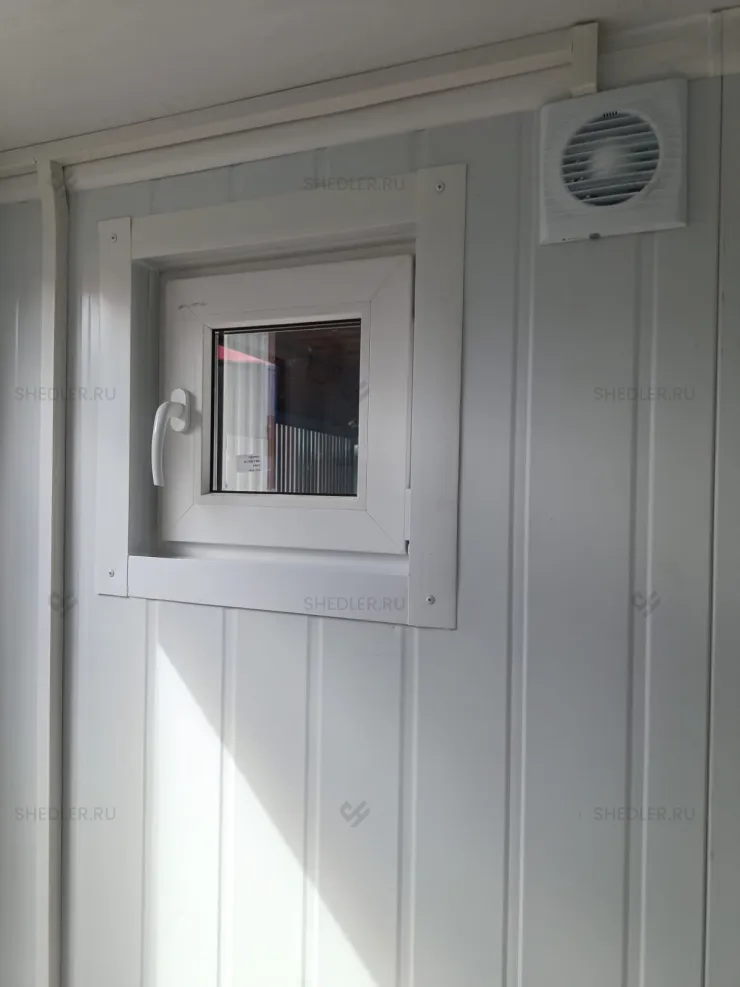 Комфортный сантехнический блок-контейнер с двумя душевыми в Сочи