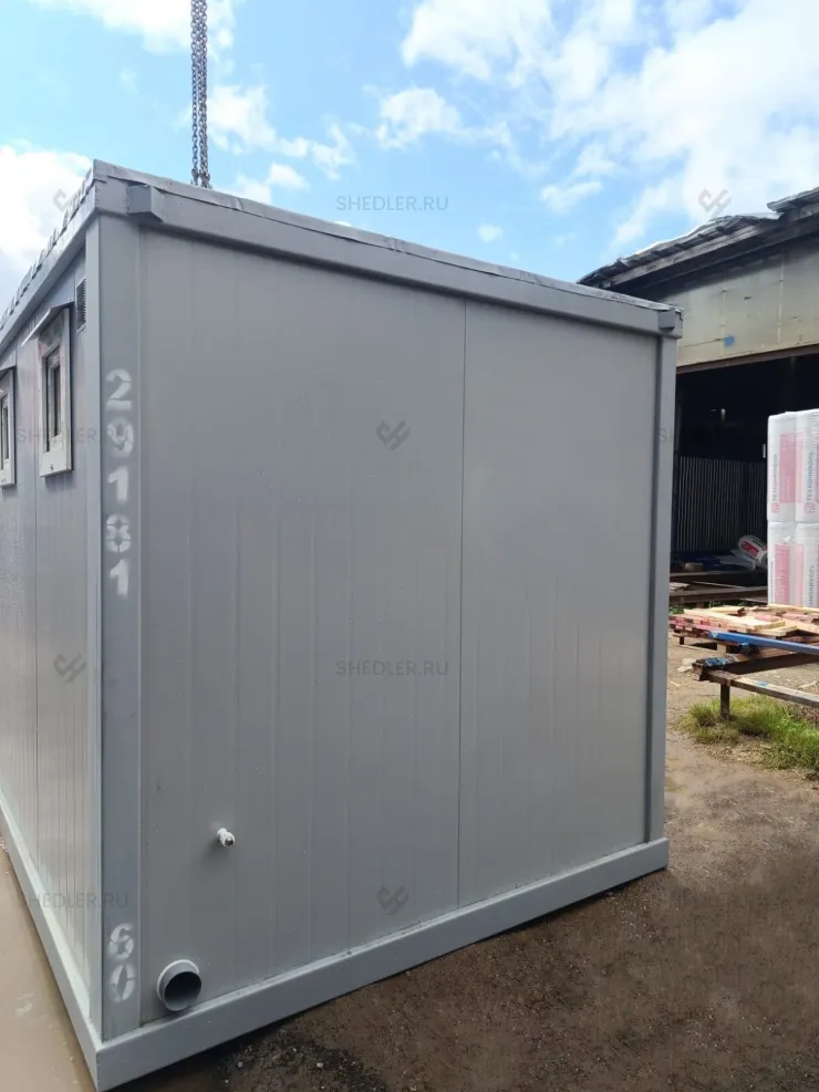 Надежный сантехнический блок-контейнер с двумя туалетами и душевыми в Сочи