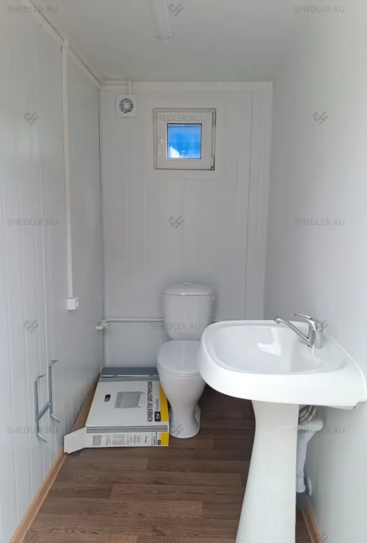 Функциональный сантехнический блок-контейнер с двумя туалетами и душевыми в Сочи