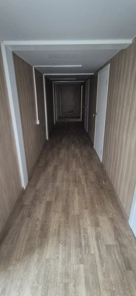 Внутренняя отделка коридора в здании