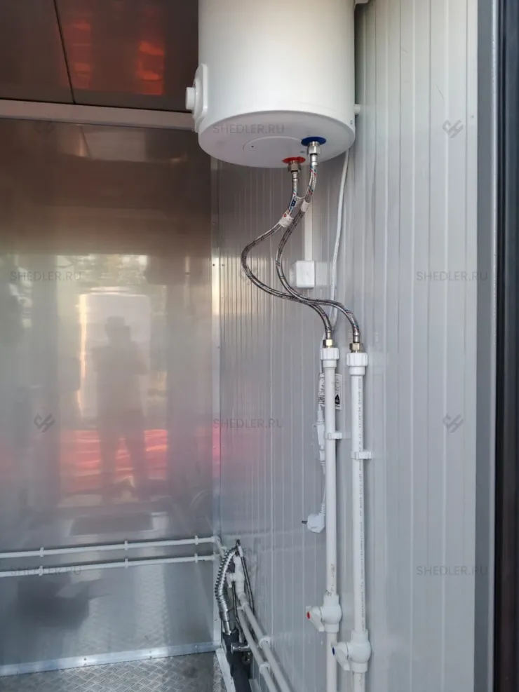 Модульный туалет на две кабинки внутри