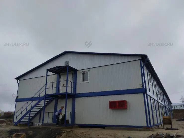 Модульное здание из 100 блок-контейнеров для заказчика