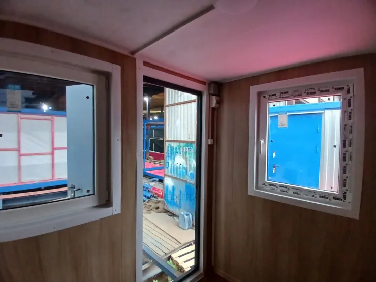 Остекление поста охраны