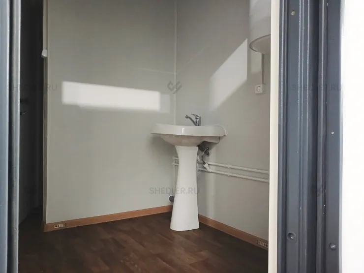 Проходная из блок-контейнера из СП с раковиной