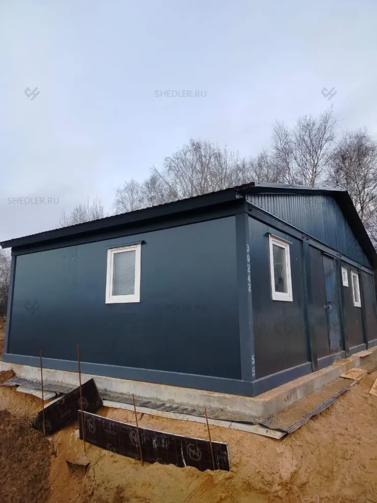 Модульное здание с двускатной крышей на основе БКСП-00 из сэндвич-панелей в селе Лайково, Московская область